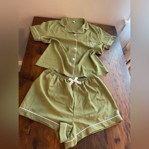 Green Short Sleeve and Shorts Pajama Set Pj with Heart Embroidery - Picture 1 of 7